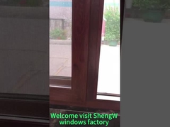 Vidros deslizantes de cor de madeira