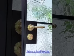 Porta de madeira e vidro