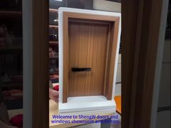 Portão acabado de madeira